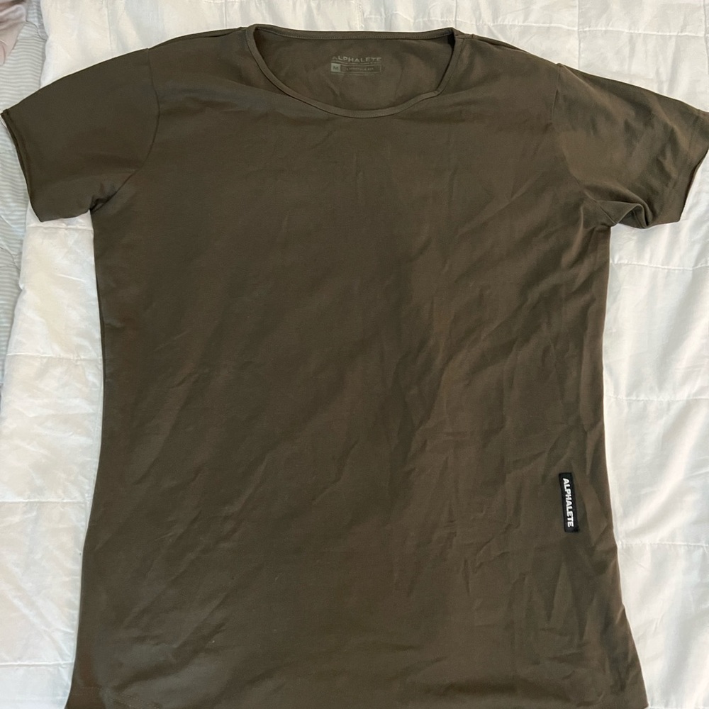 Alphalete shirt